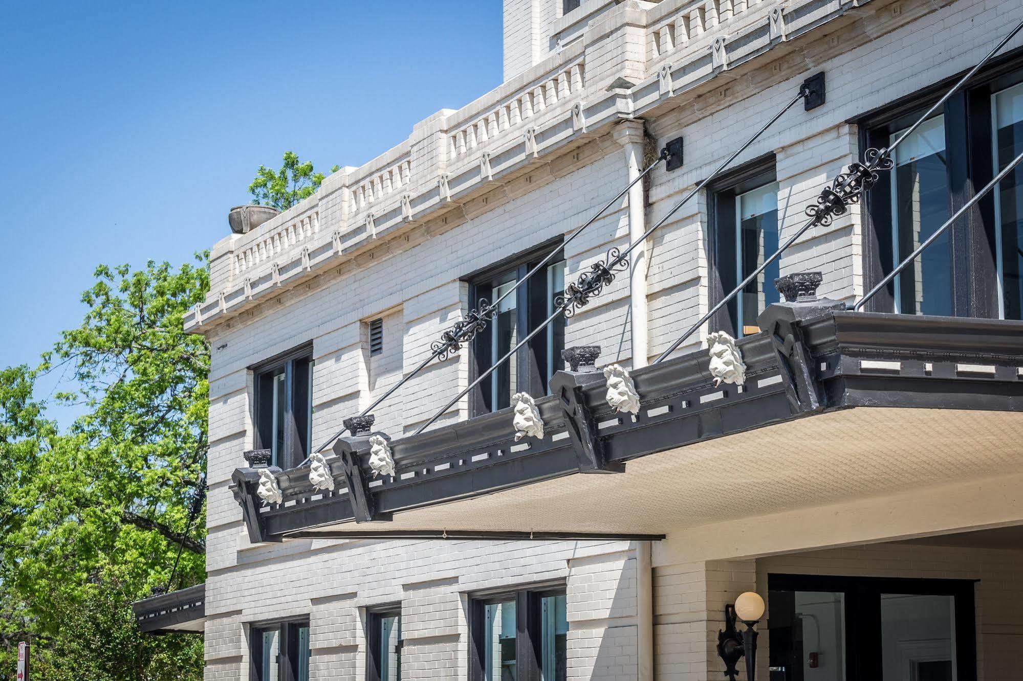 Park Plaza Hotel سيغوين المظهر الخارجي الصورة